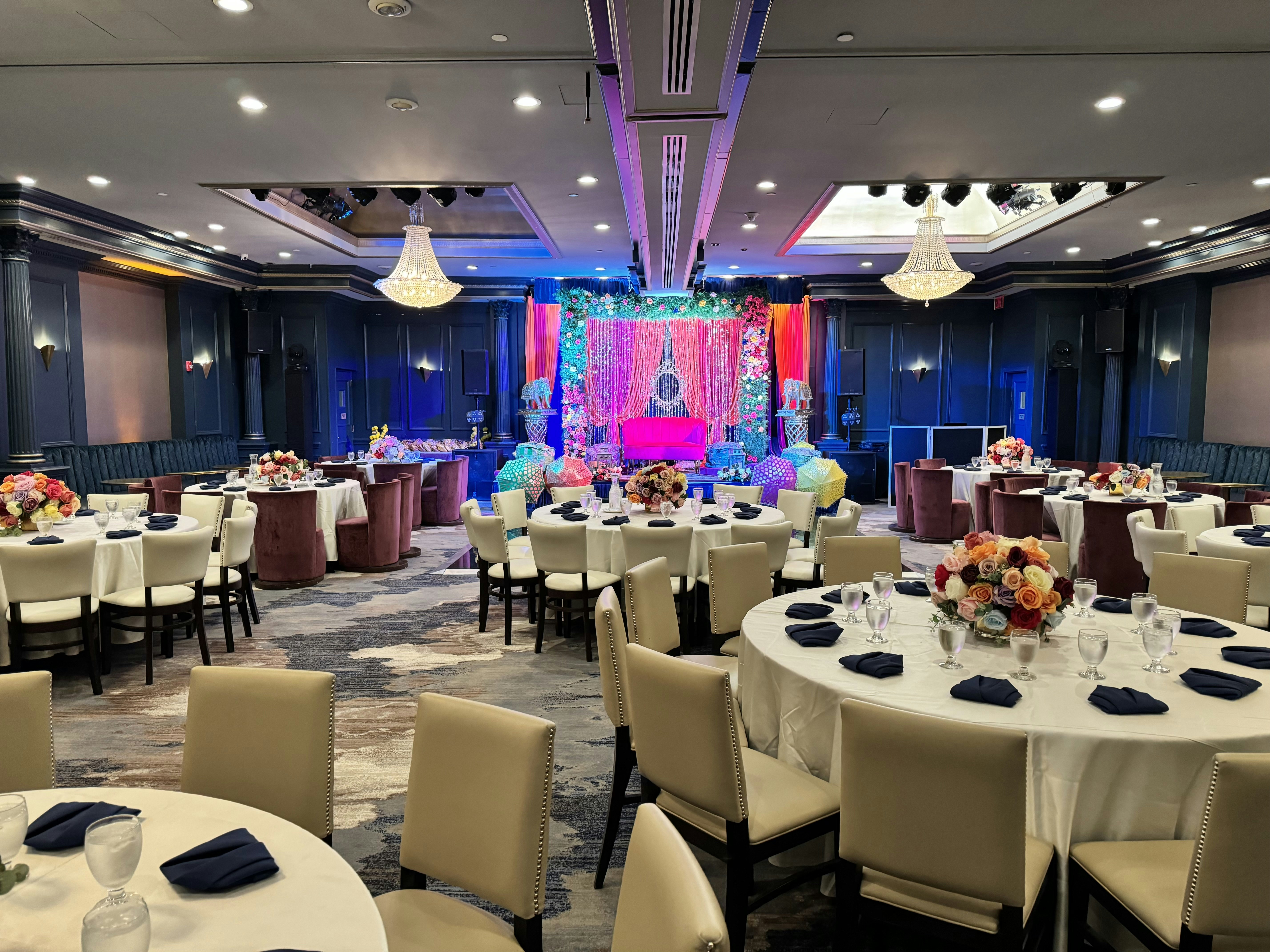 The Roslyn, Tapestry Collection by Hilton 46/50