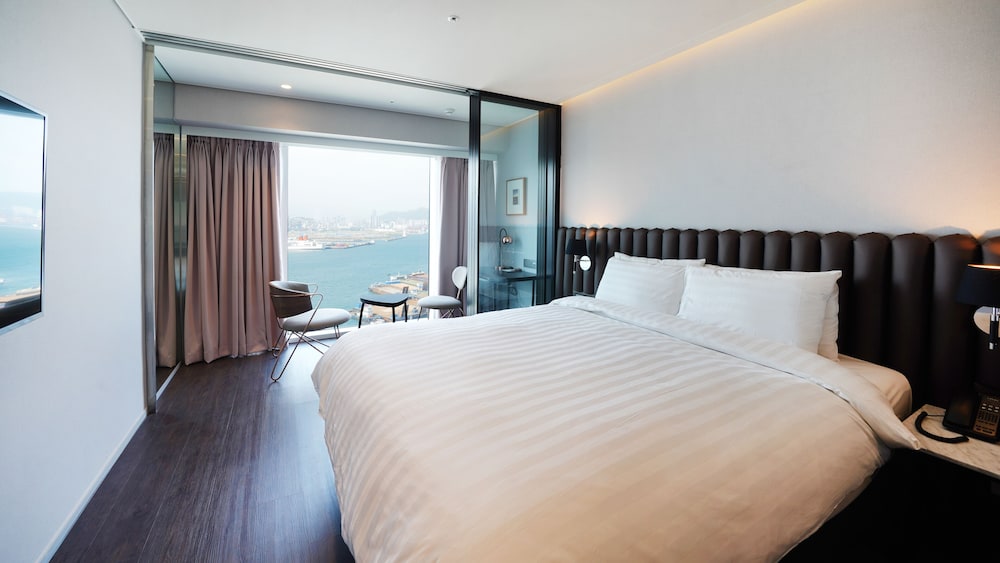 LaValse Hotel 19/75
