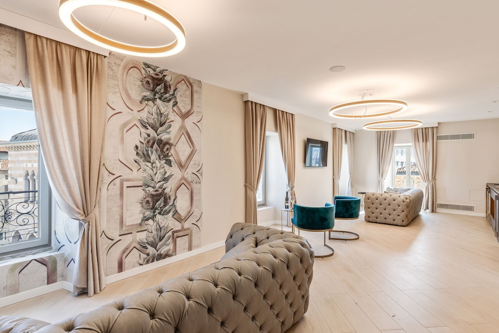 Oriana Suites Udine 14/24