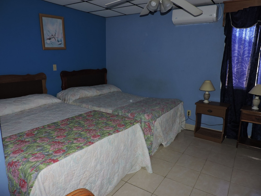 Spindrift Hotel 22/75