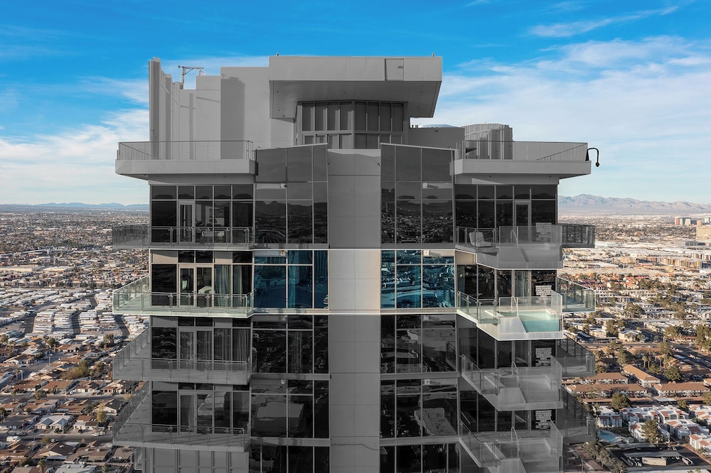 StripViewSuites at Palms Place 6/79