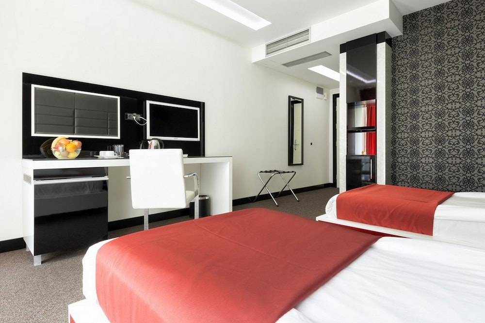 1 BEDROOM, SUPERIOR, DOUBLE OR TWIN BED