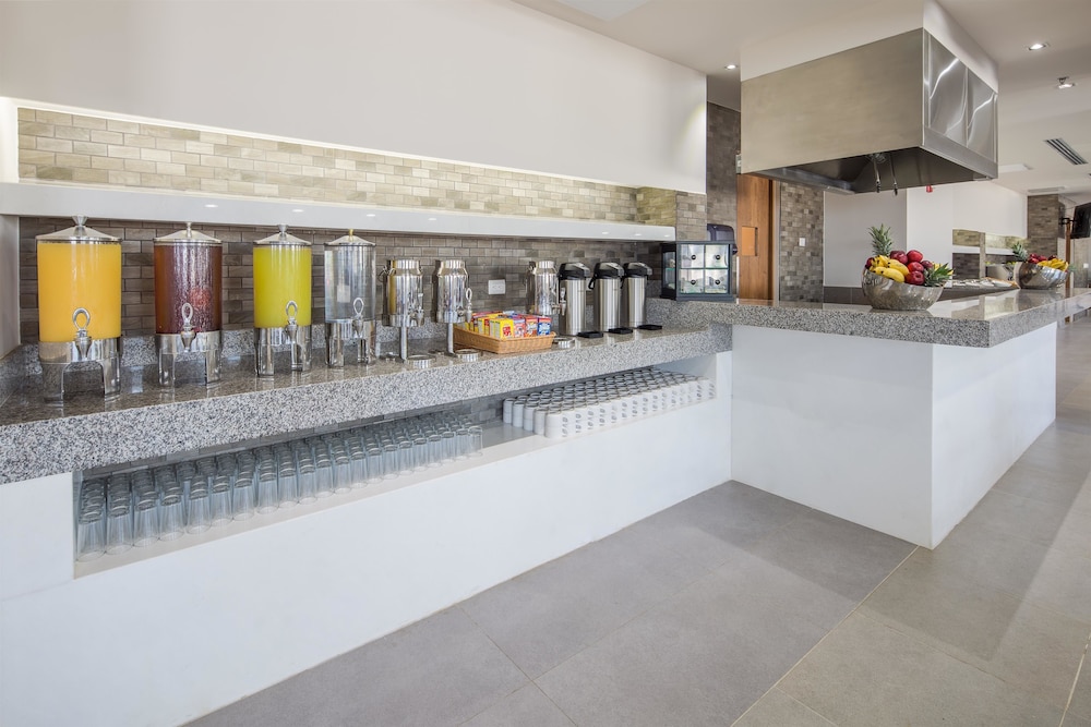 Wyndham Garden Playa Del Carmen 7/77