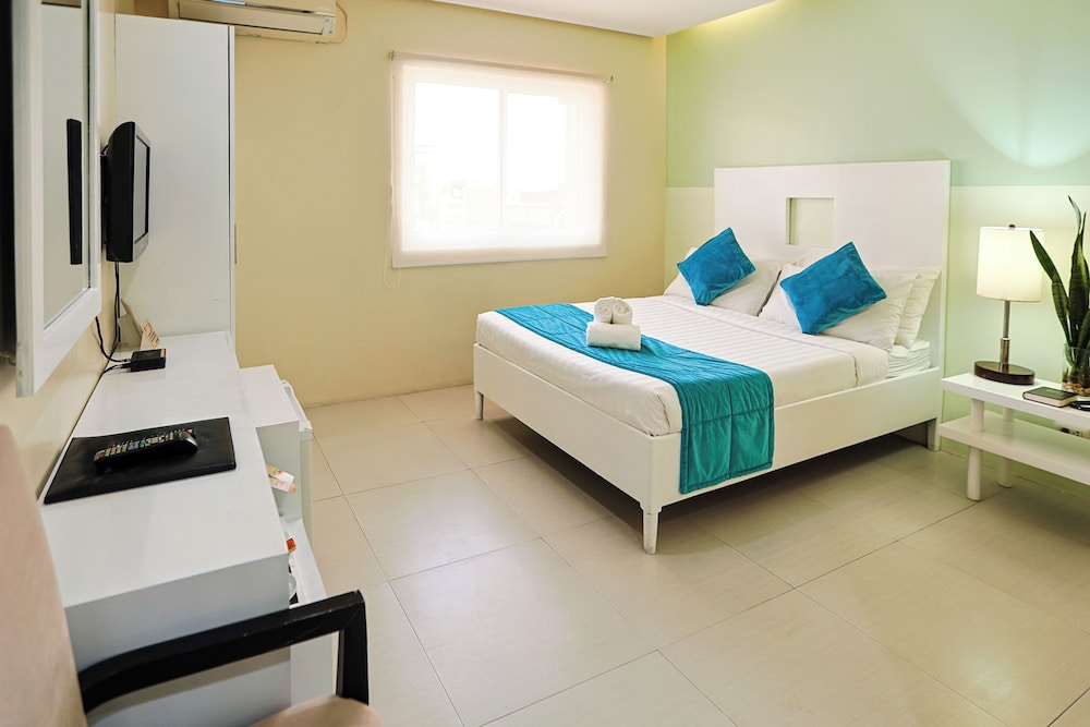 Holiday Suites Business District 13/49