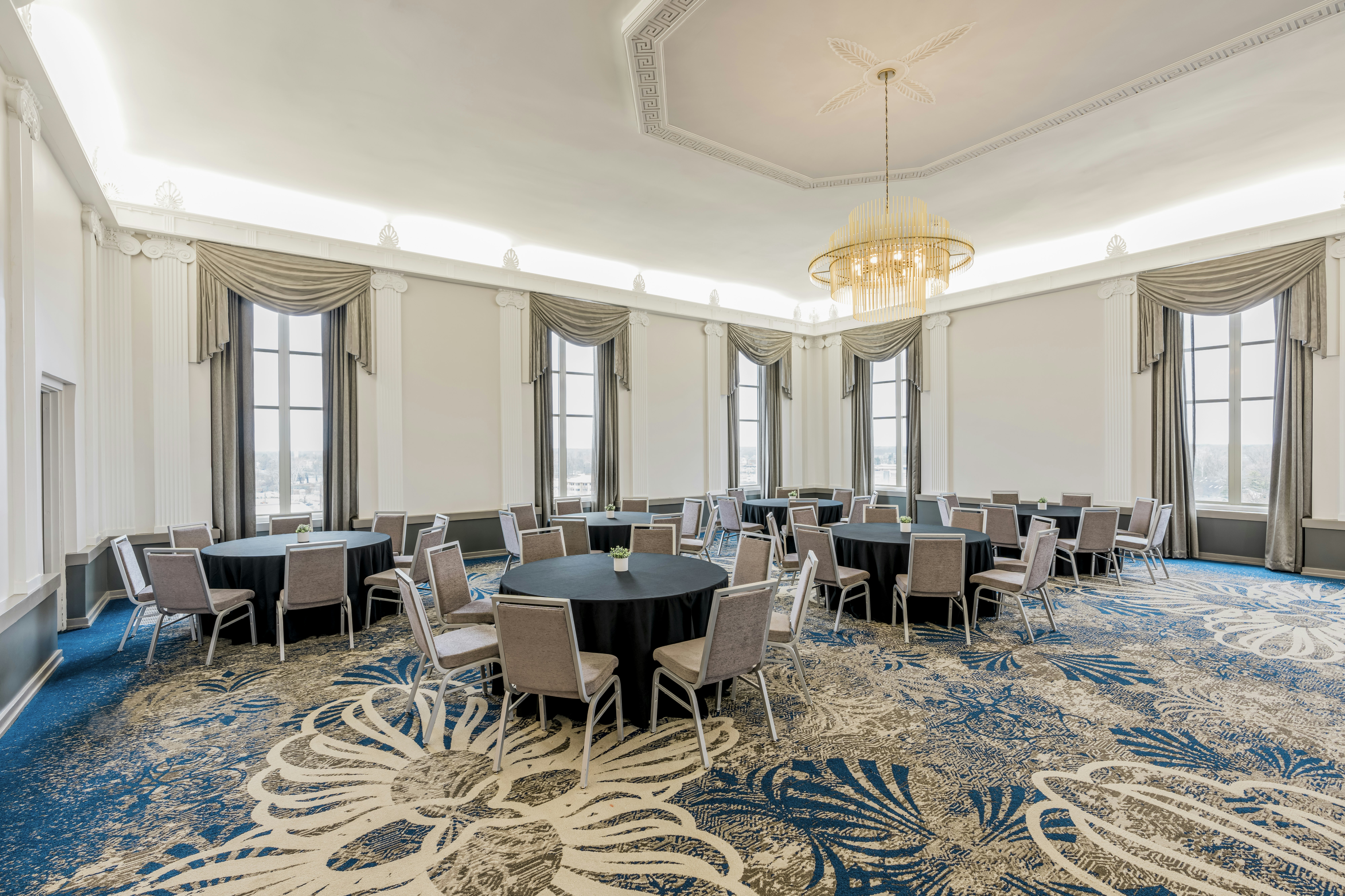 Hotel Elkhart, Tapestry Collection by Hilton 30/32