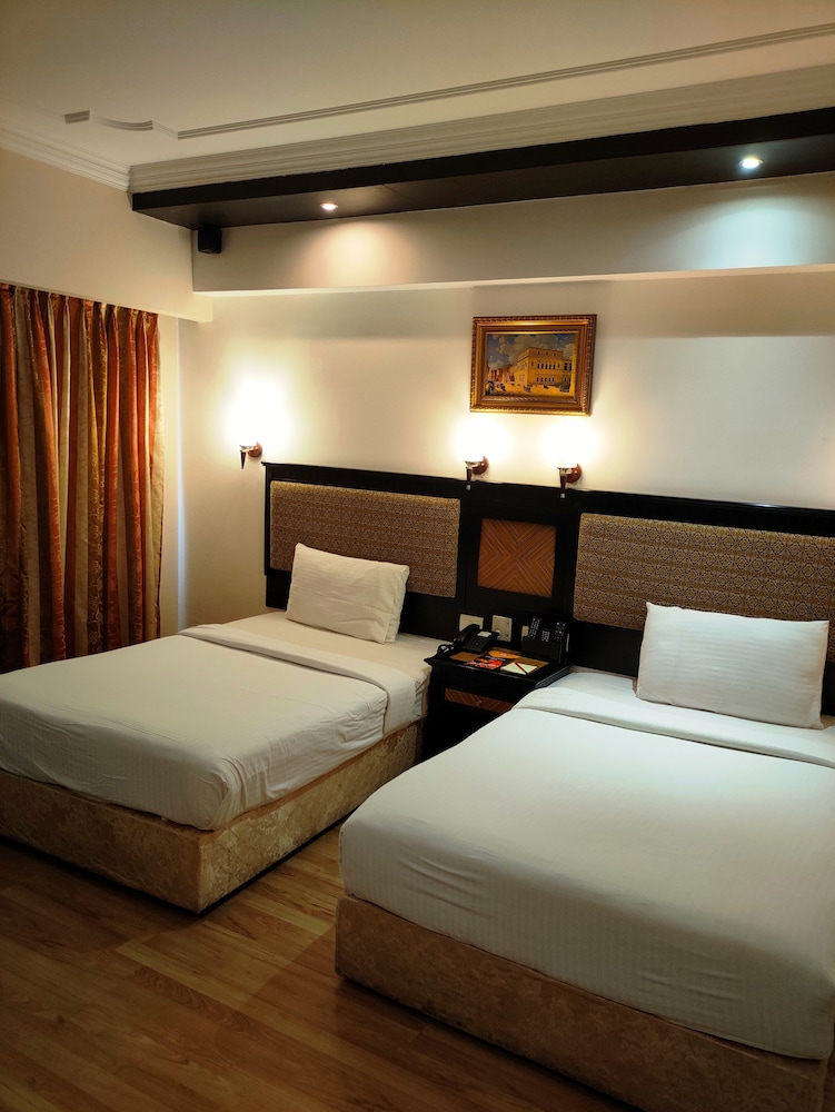 SRM HOTEL 6/41