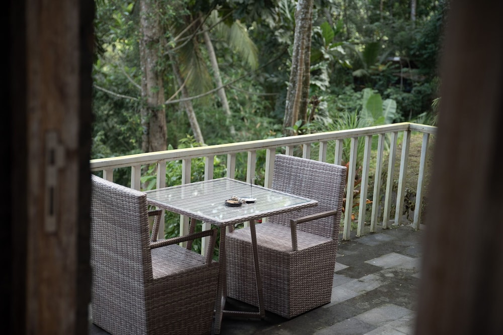 Angsoka Bungalow 12/18