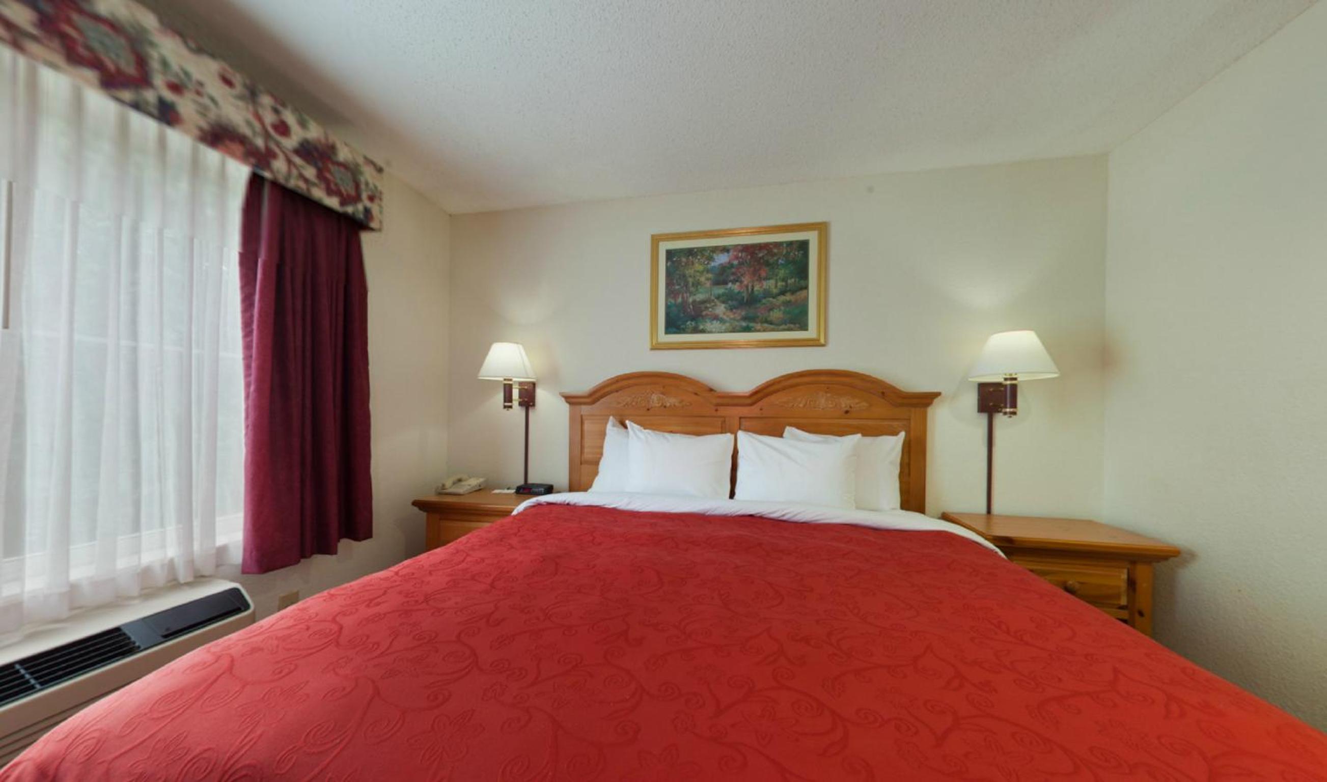 جناح بسرير كينج بغرفة نوم واحدة مع أريكة