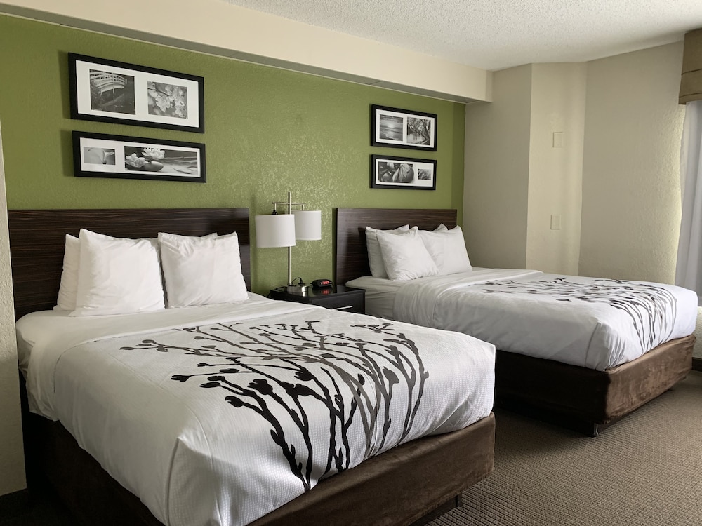 Spark by Hilton Louisville Airport 11/50