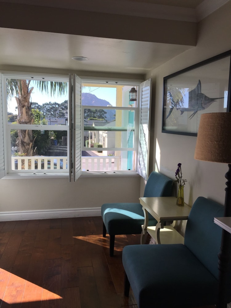 Beach Bungalow Inn and Suites 41/67