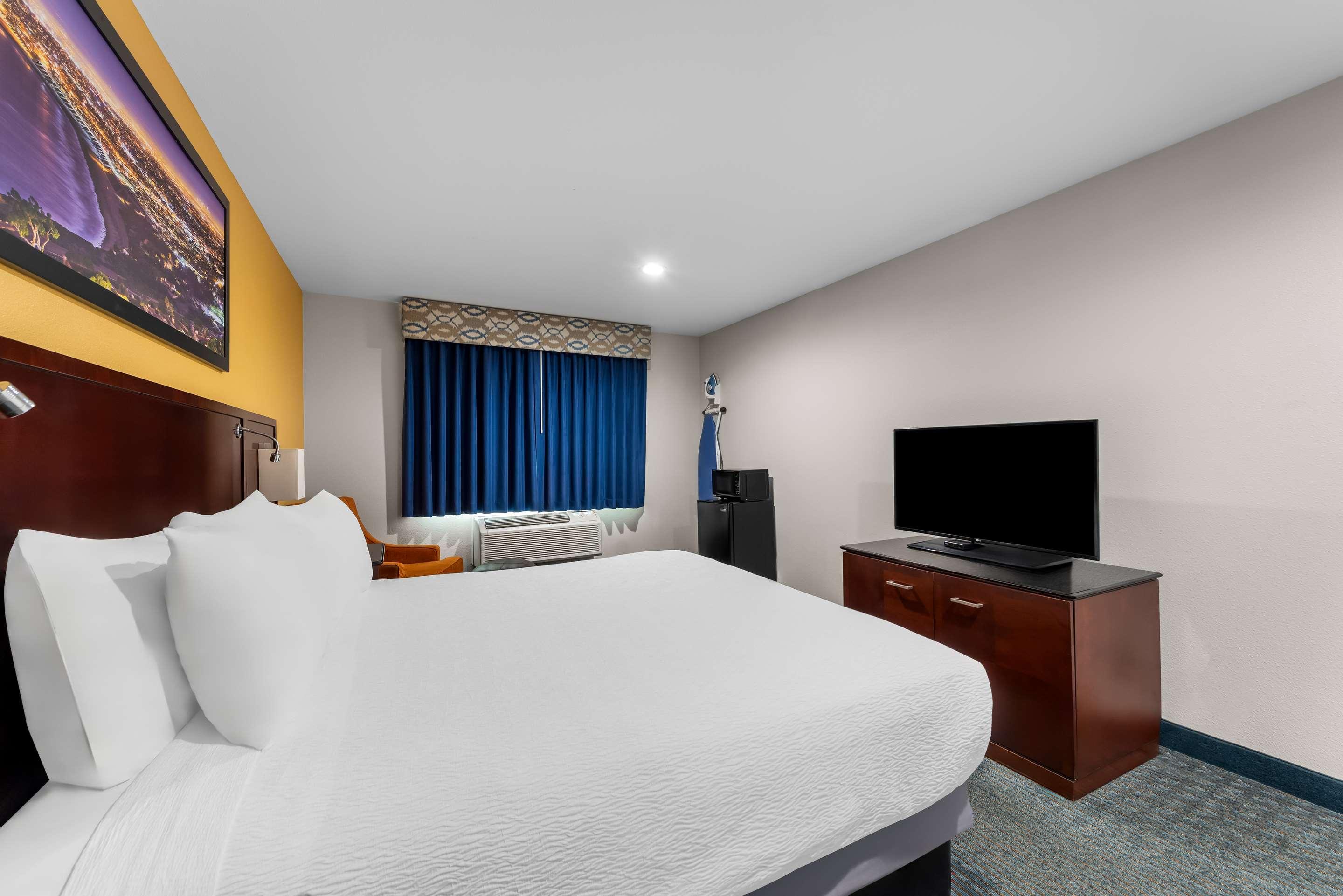 غرفة بسرير كينج، Quality Inn San Diego South - Chula Vista 4/6