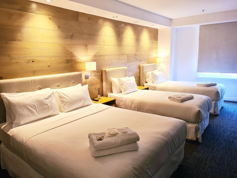 Crown Hotel Surry Hills 10/58