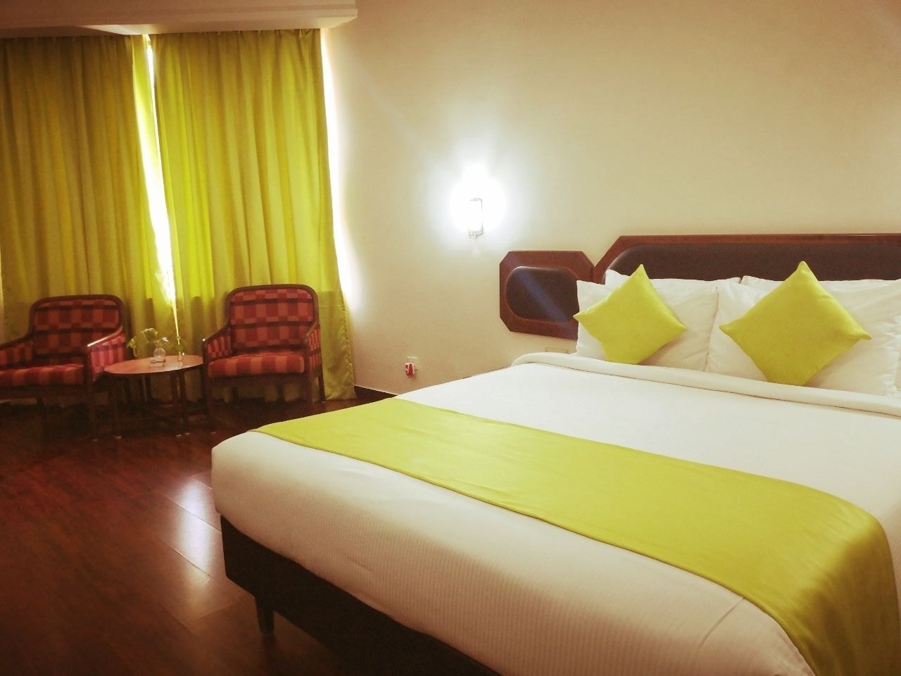 DELUXE, TWIN BEDS