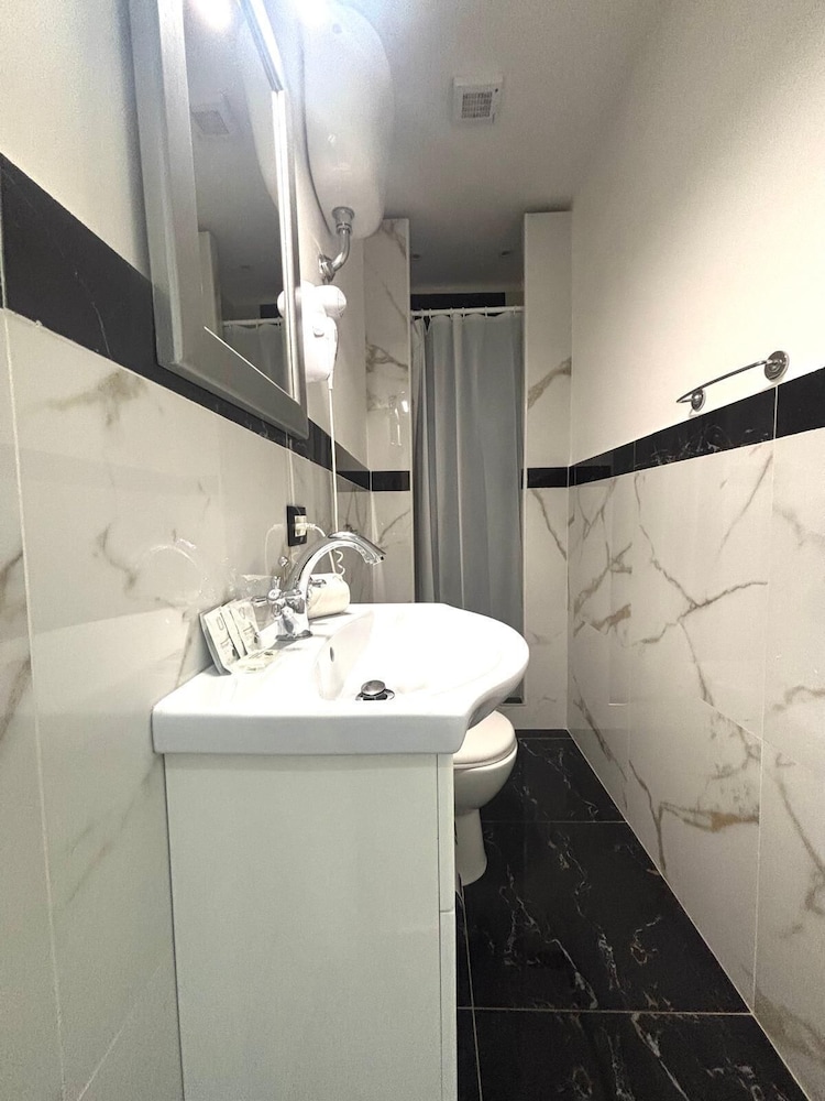 Domus Ester Roma 73/75