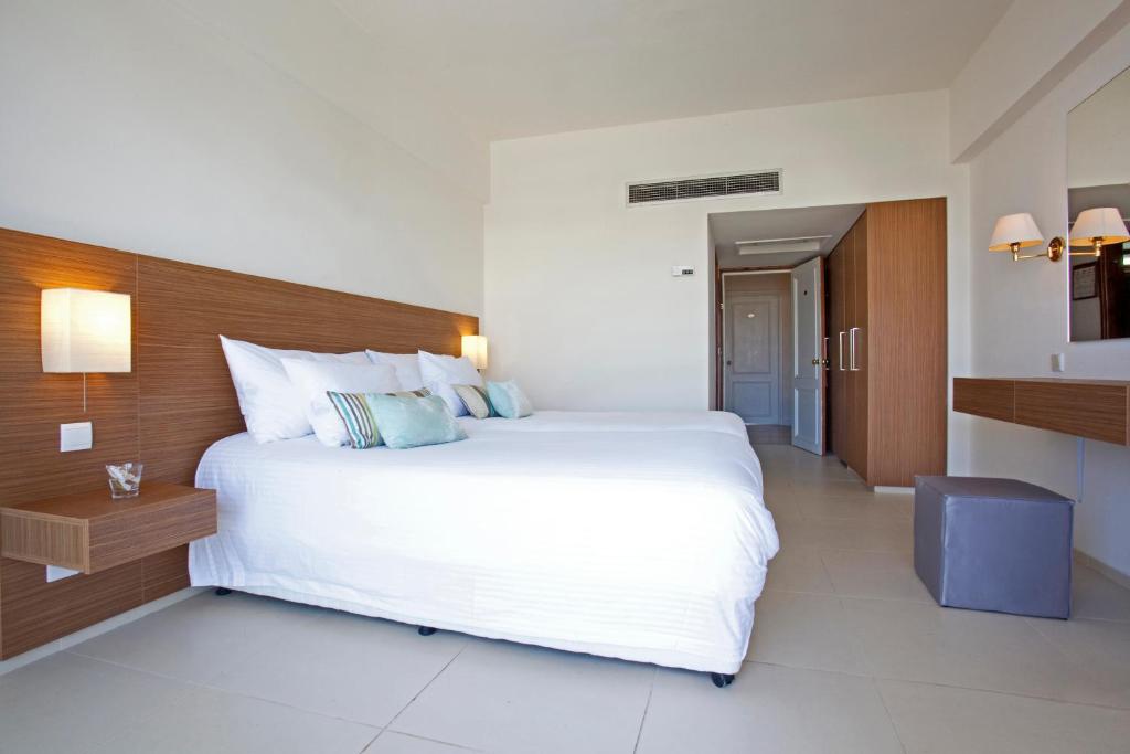 Single Room- Side Sea View