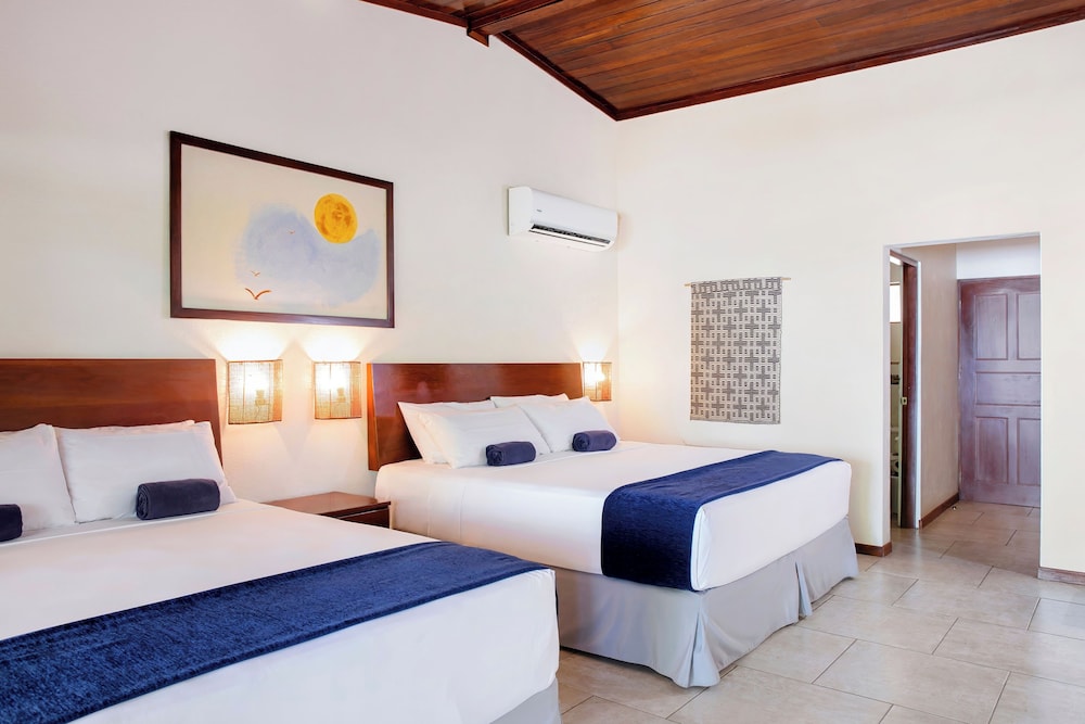 The Coast Beachfront Hotel 18/50