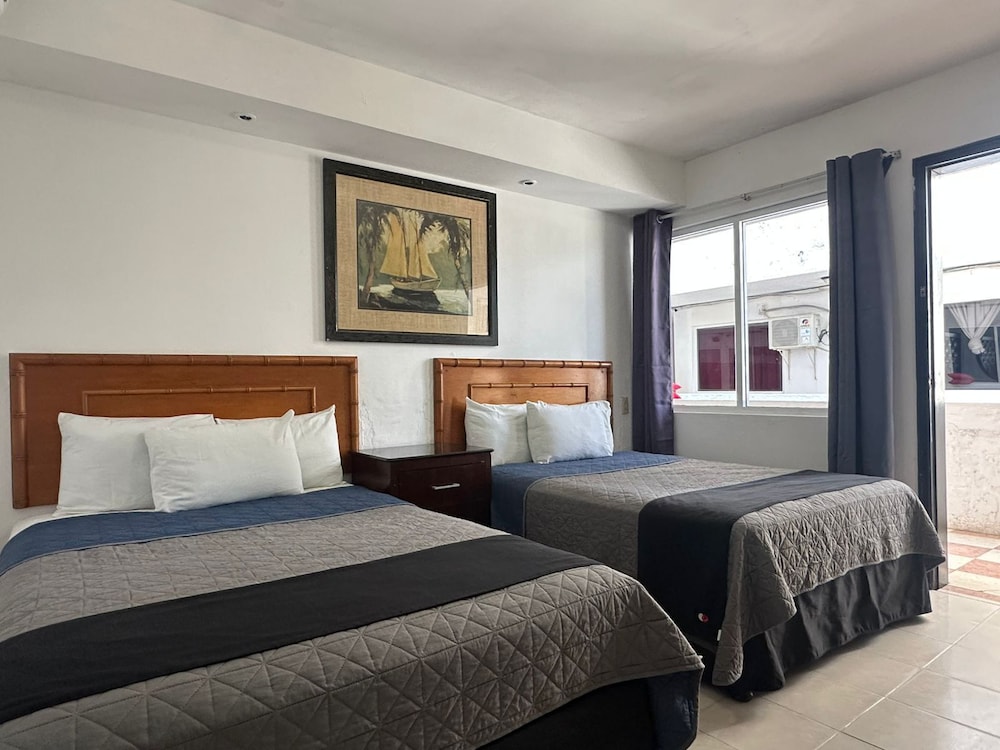 Zona Dorada Inn 31/50