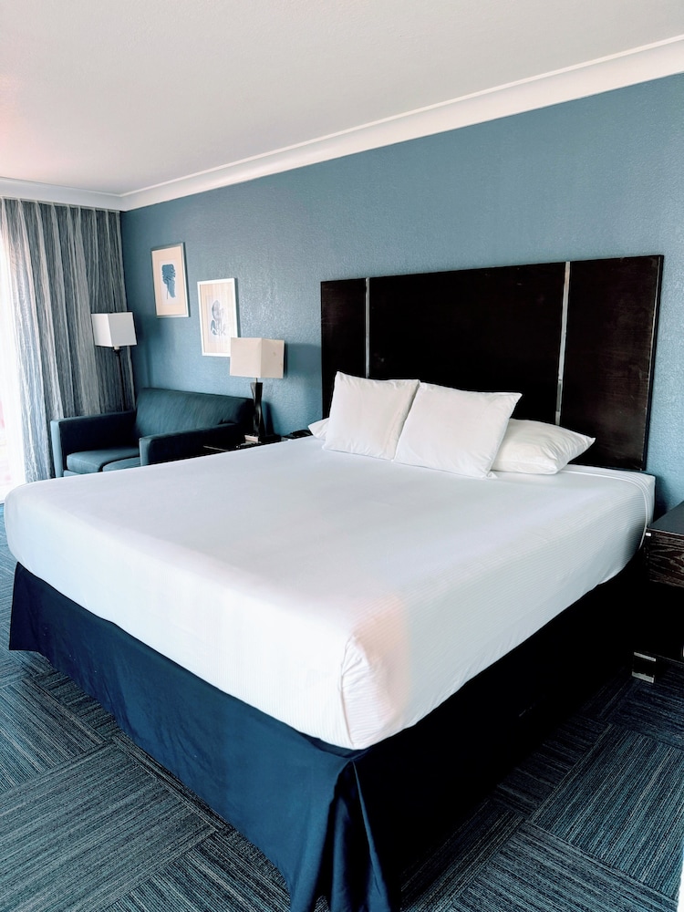 Pacific Inn 16/65
