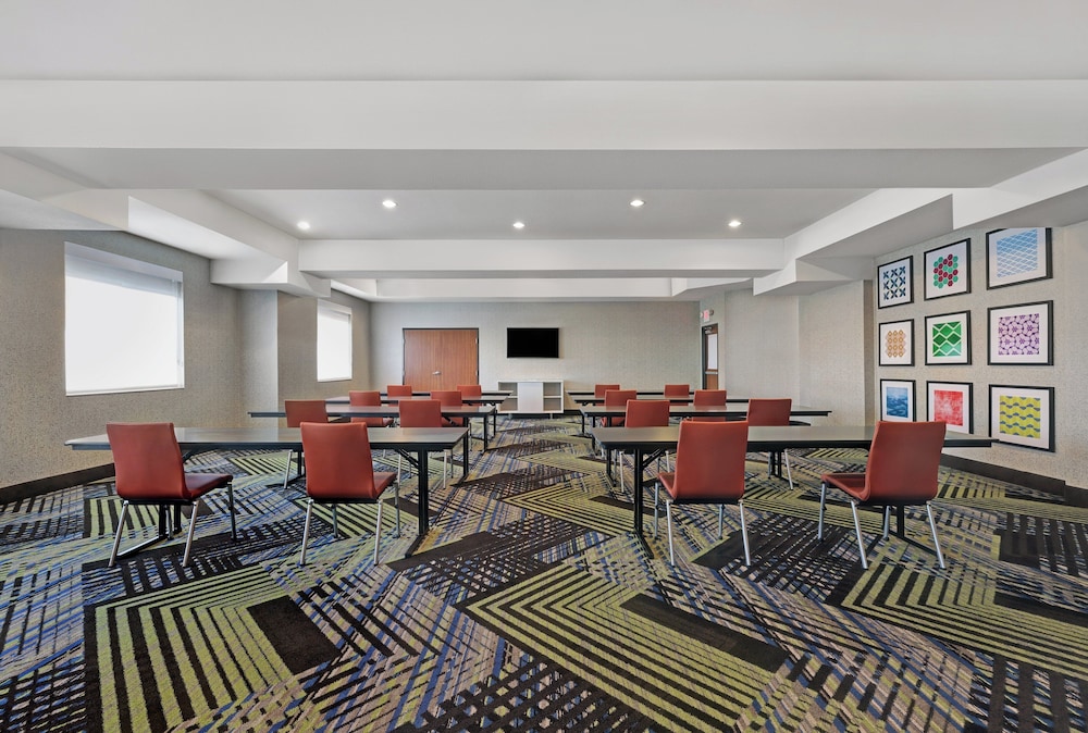 Holiday Inn Express Hotel And Suites Newport 64/76