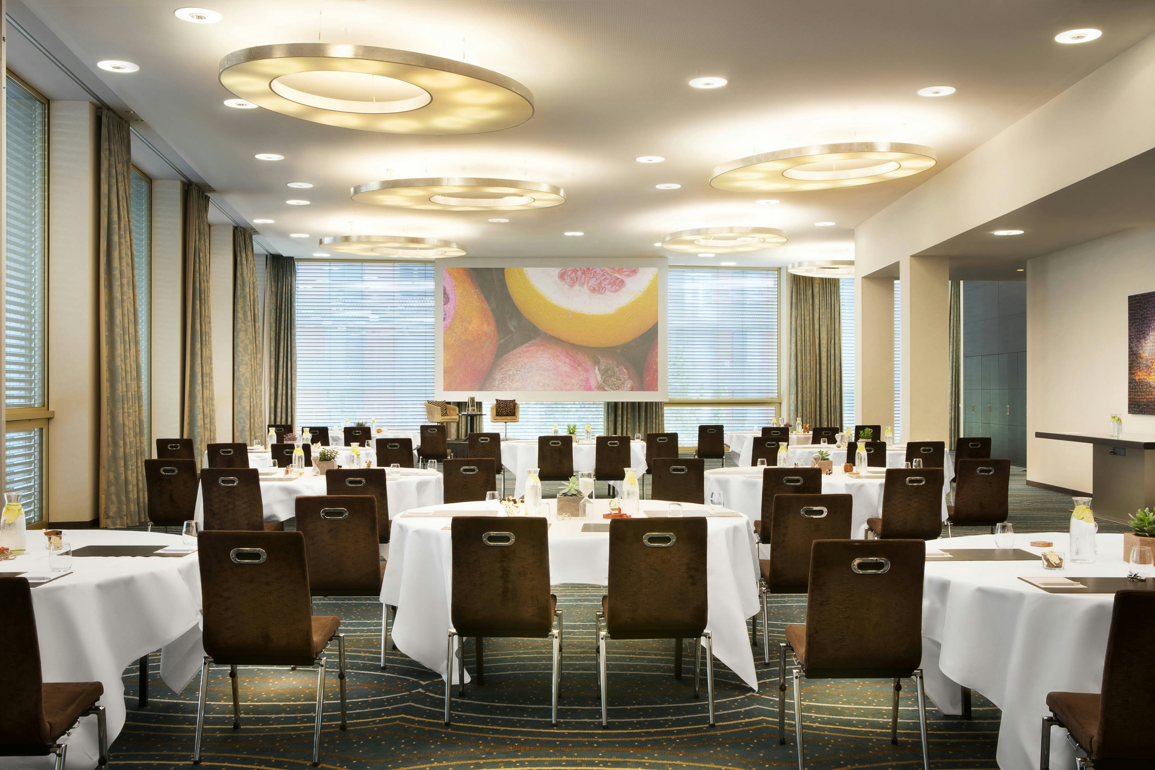 RENAISSANCE ZURICH TOWER HOTEL 38/41