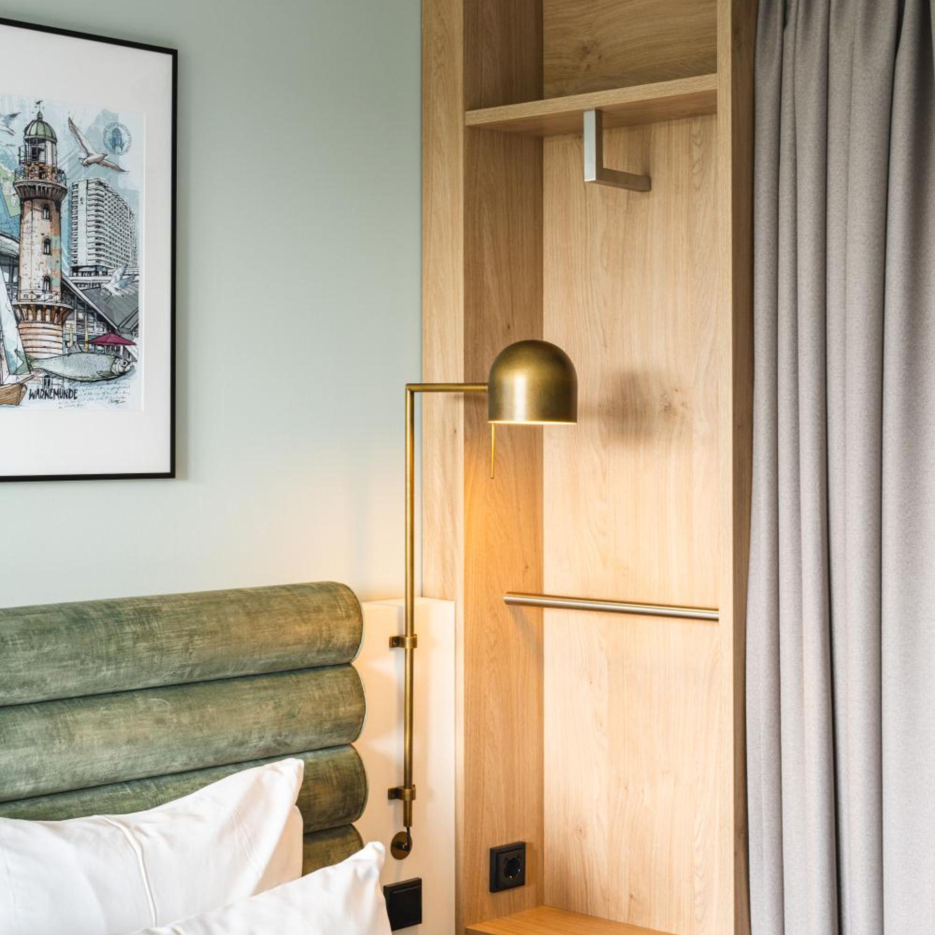 Deluxe, Double Bed, Lateral Side Sea View، a-ja Warnemuende. Das Resort 6/7
