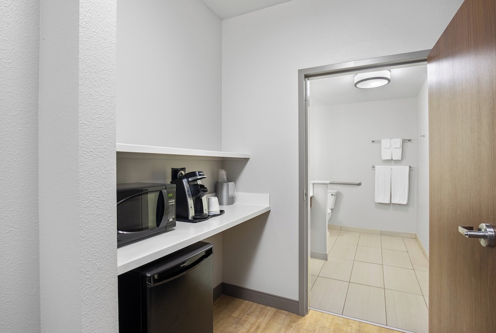 جناح بسرير كينج لذوي الإعاقة، Holiday Inn Express Suites Carrollton West 3/3