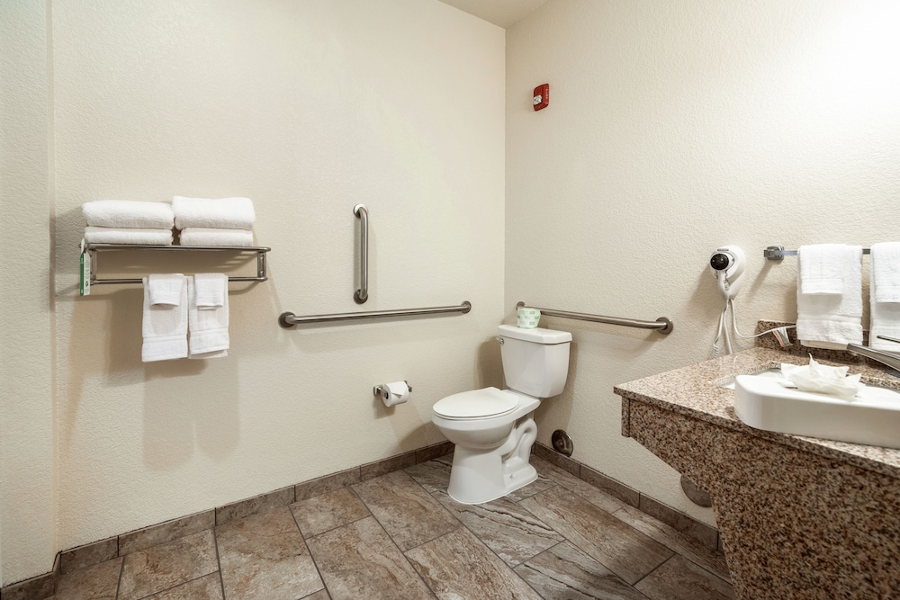 Cobblestone Hotel & Suites - Andrews 32/34