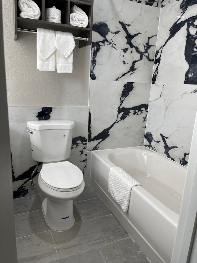 HomeTown Inn and Suites Belle Plaine 65/65