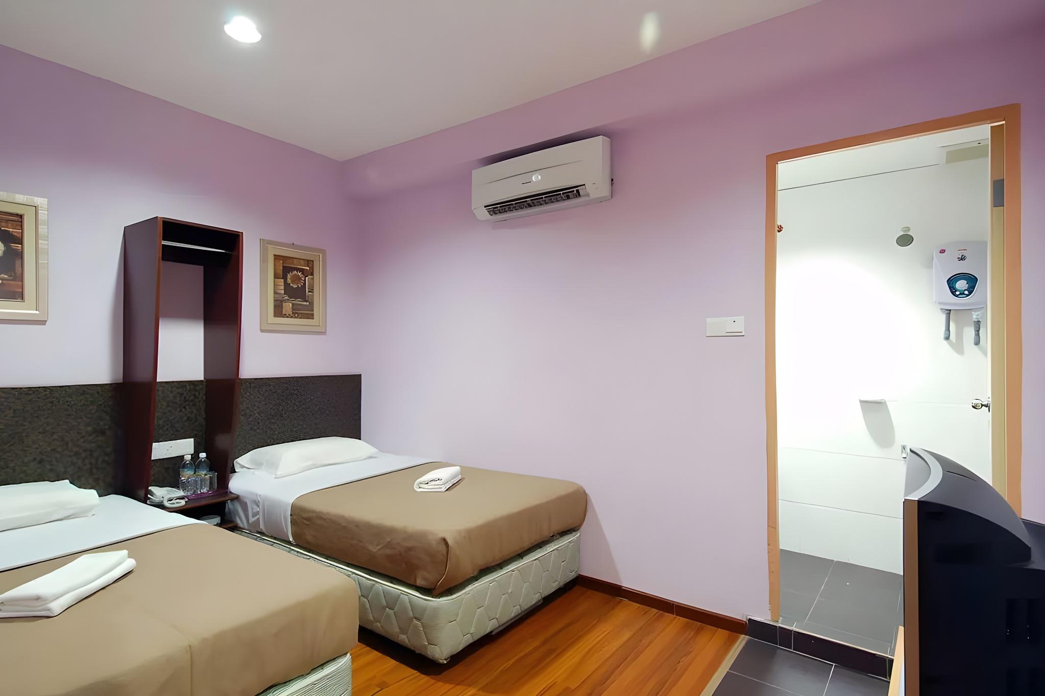 Standard, Twin Beds, No Window