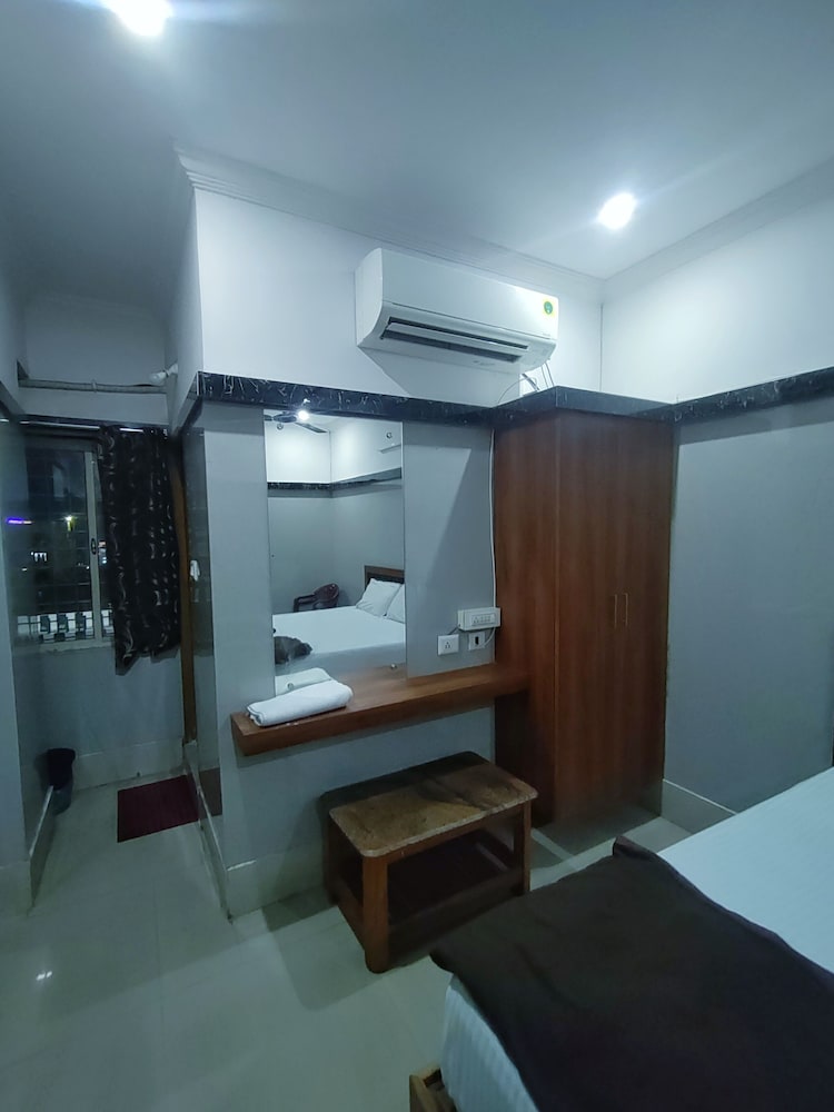 Hotel Govind Heights 29/40
