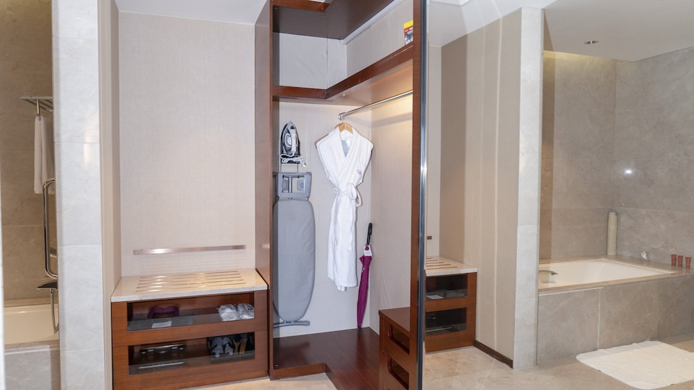 CROWNE PLAZA WUXI TAIHU 17/76