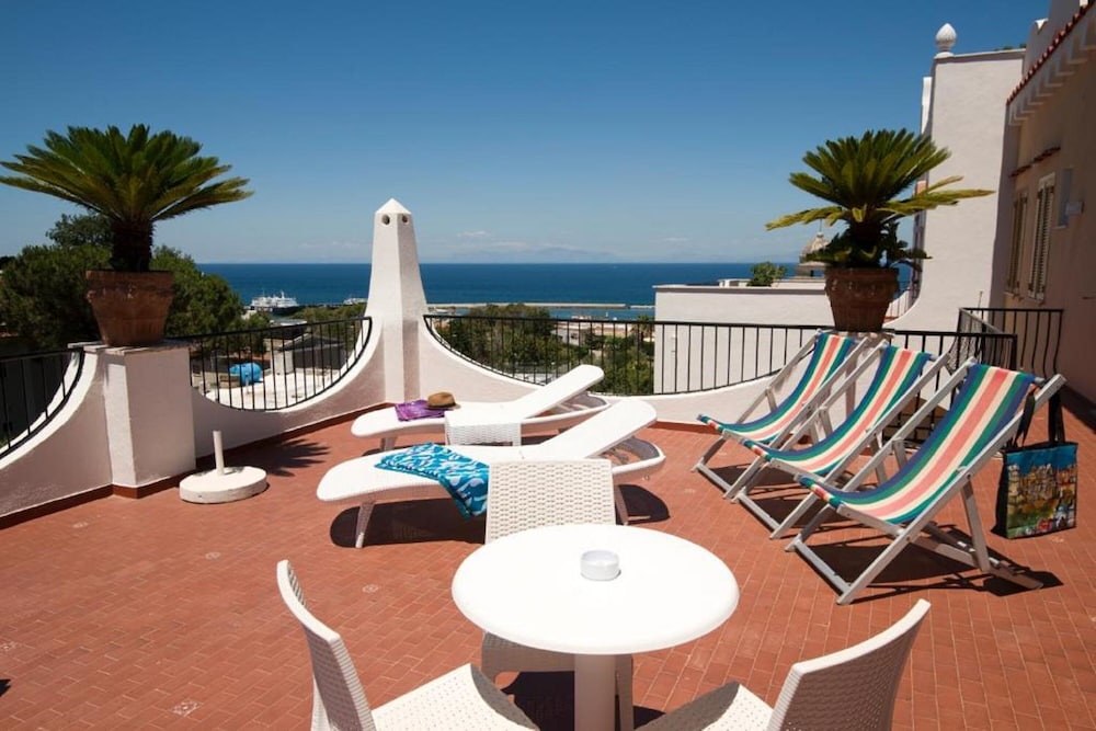 Casa Di Meglio Hotel 37/69