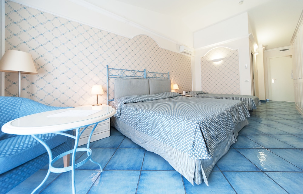 Hotel Santa Gilla 25/66