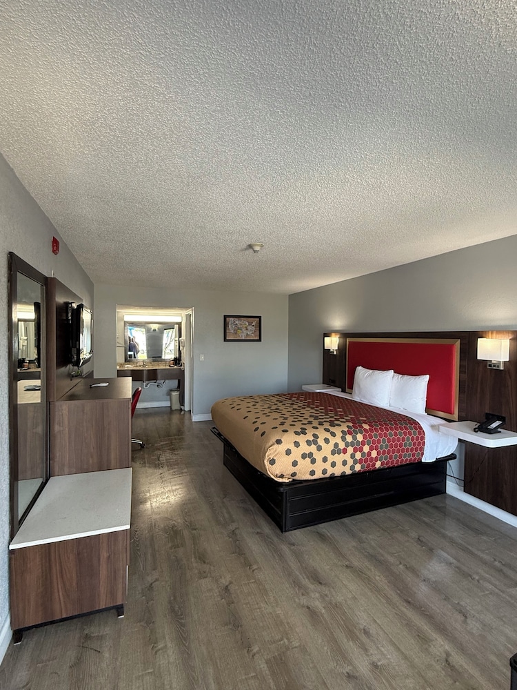 Room, King Bed, Accessible 5/9