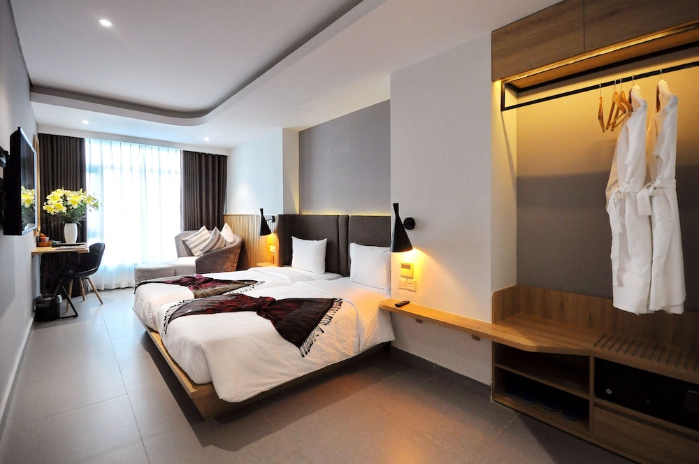 SUPERIOR, DOUBLE OR TWIN BED, CITY VIEW