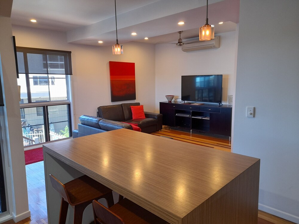 Airlie Apartments 48/78