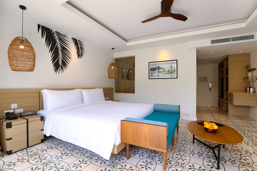Outrigger Surin Beach Resort 23/74