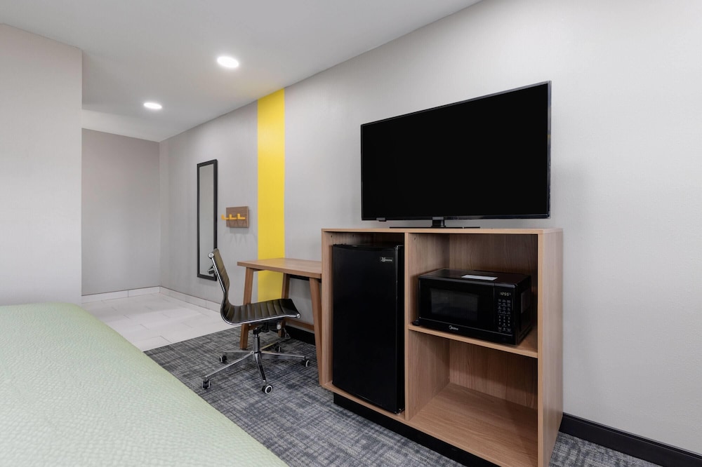 Super 8 by Wyndham Lubbock Airport 41/54