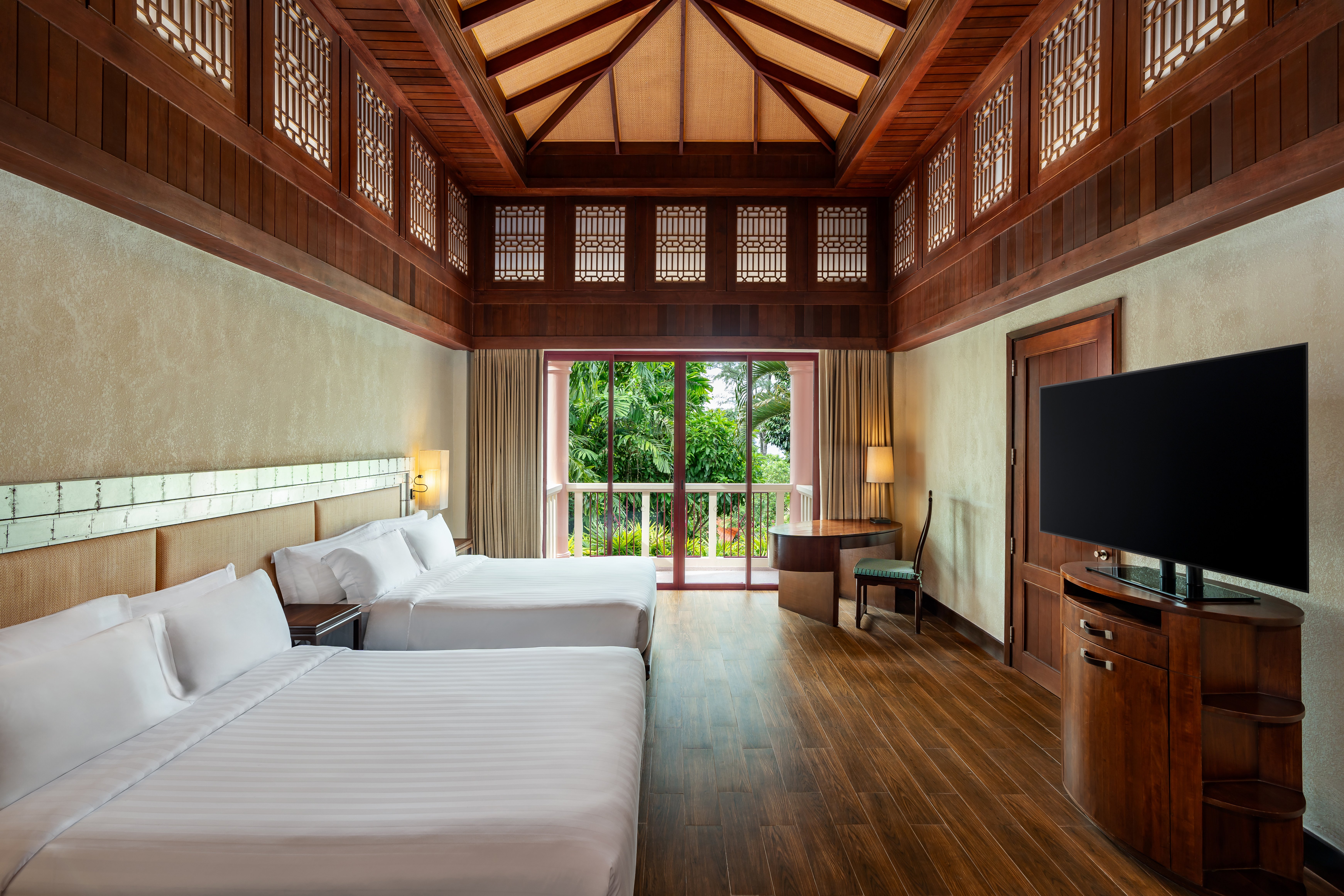 Centara Grand Beach Resort Phuket 27/85