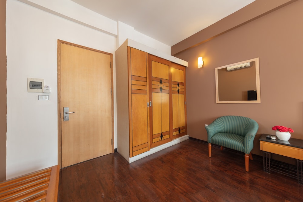 Golden Sun Villa Hotel 46/73