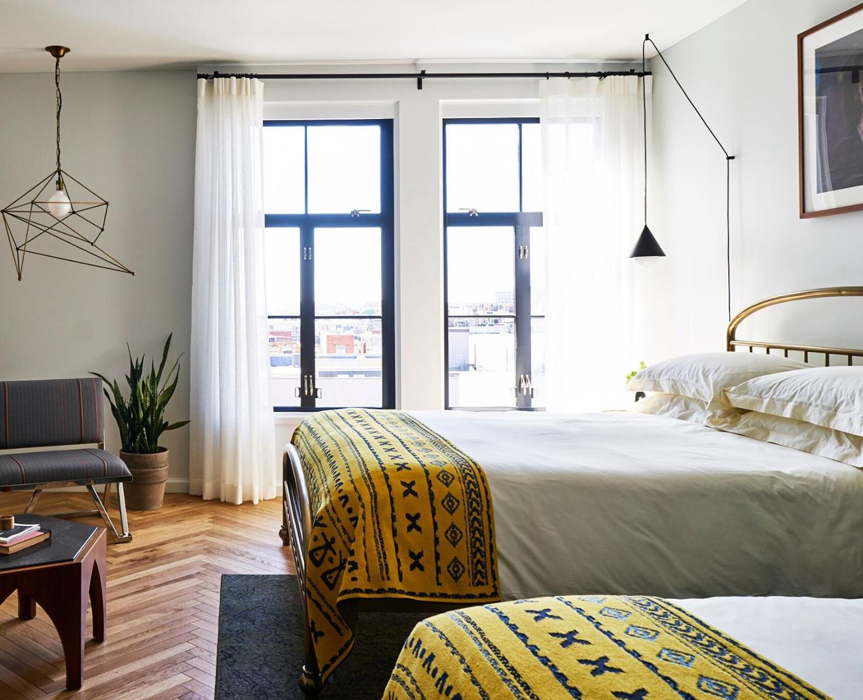 Room, Quadruple