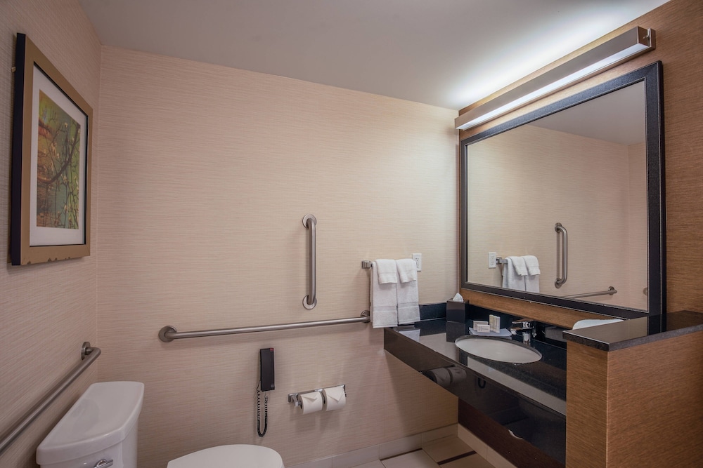 FAIRFIELD INN & SUITES CHICAGO DOWNTOWN/RIVER NORTH 13/47