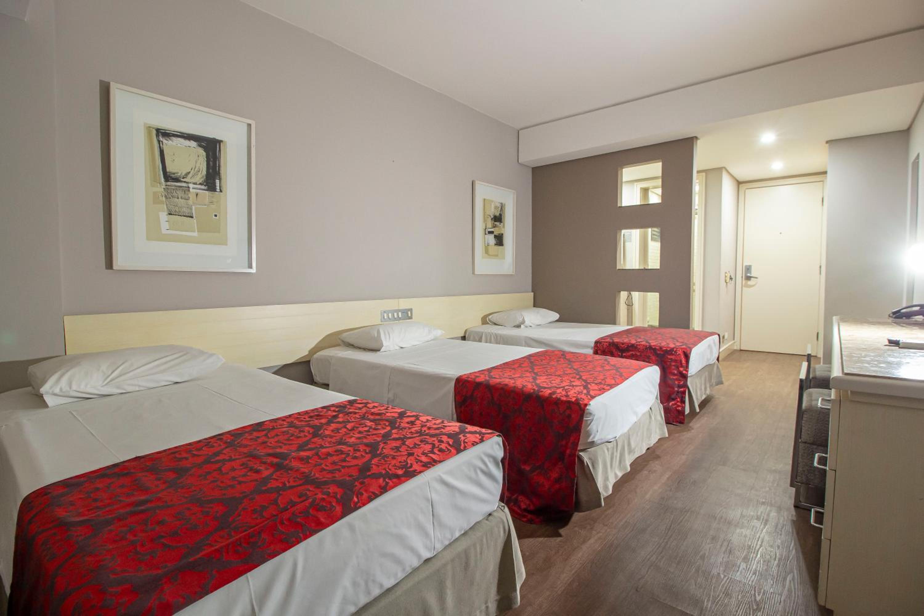 غرفة فاخرة ثلاثية بثلاثة أسرّة، Hotel Victoria Villa Curitiba By Nacional Inn 5/9