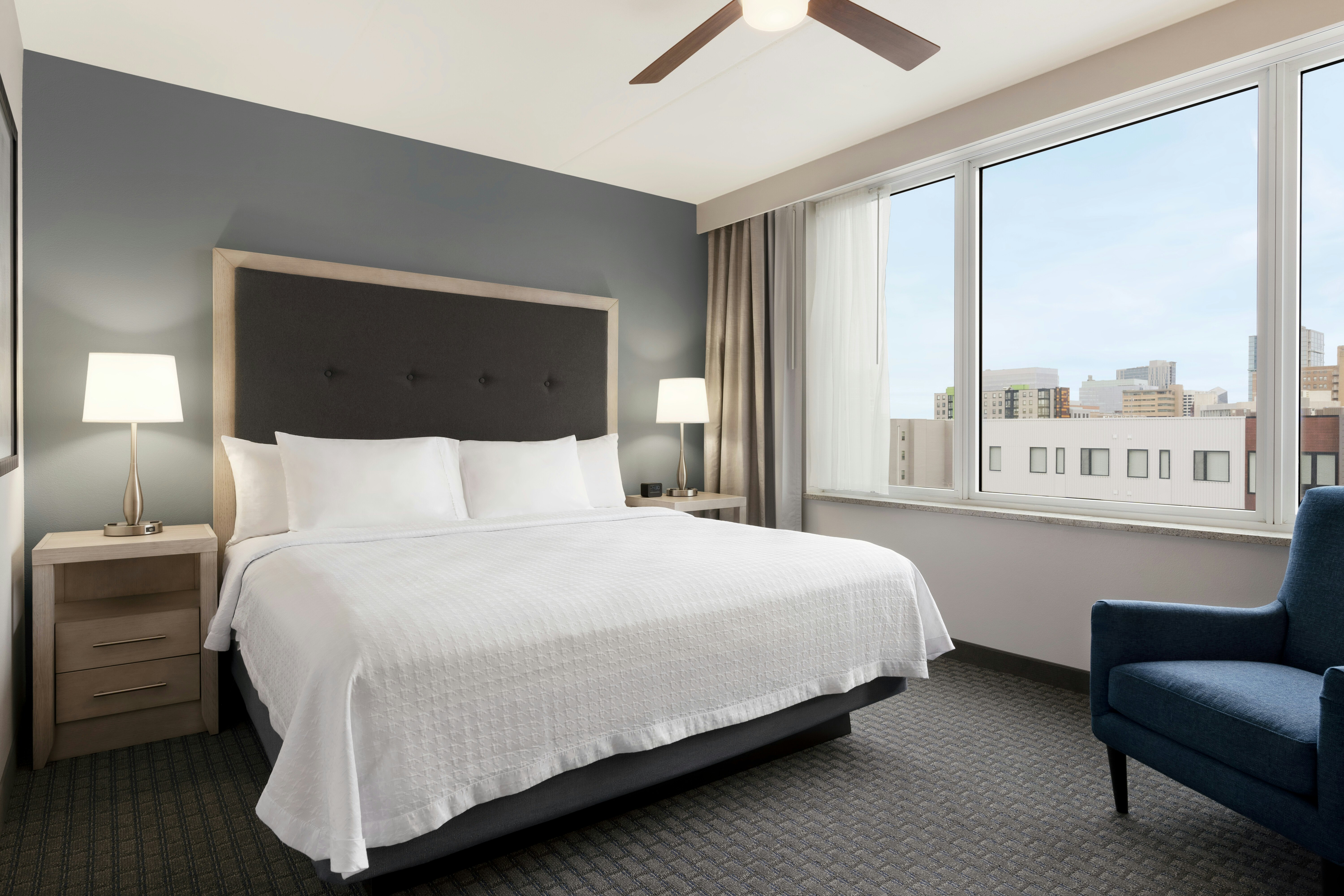 SUITE, KING BED, ACCESSIBLE
