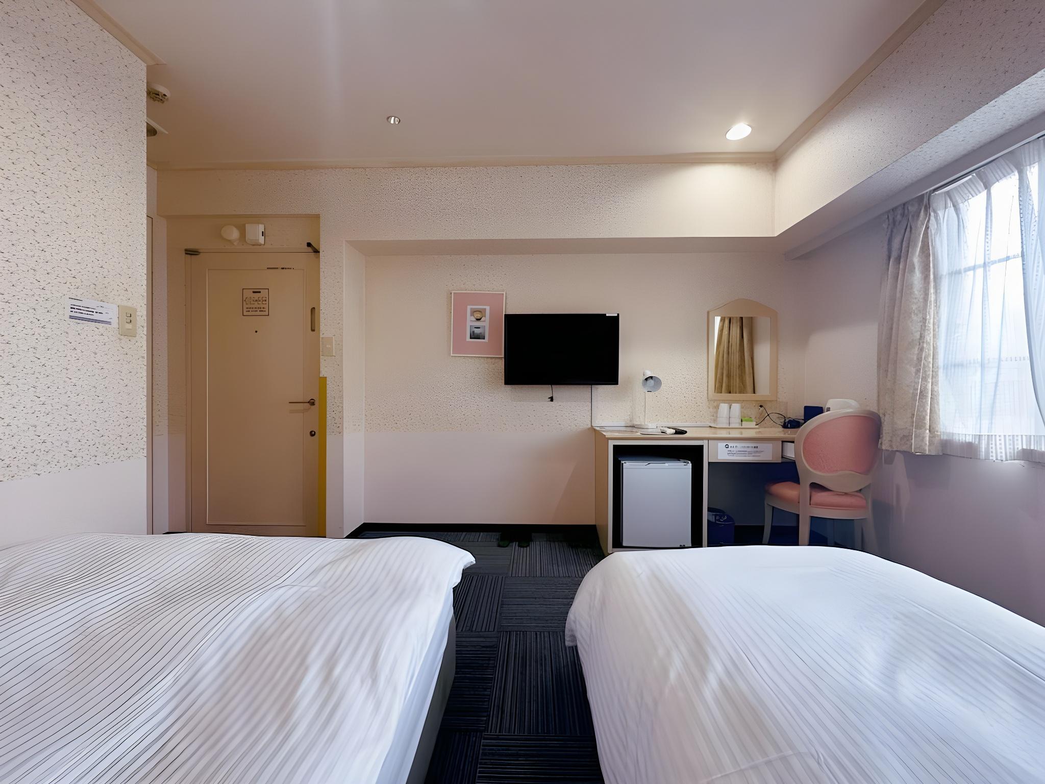 Semi Room, Triple, Smoking