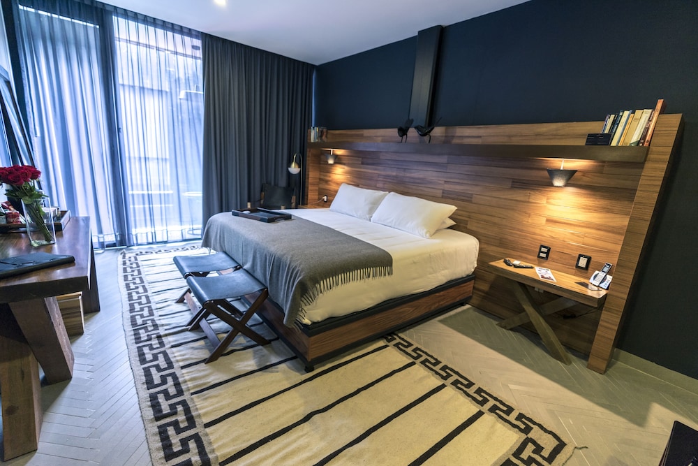 suite, private pool