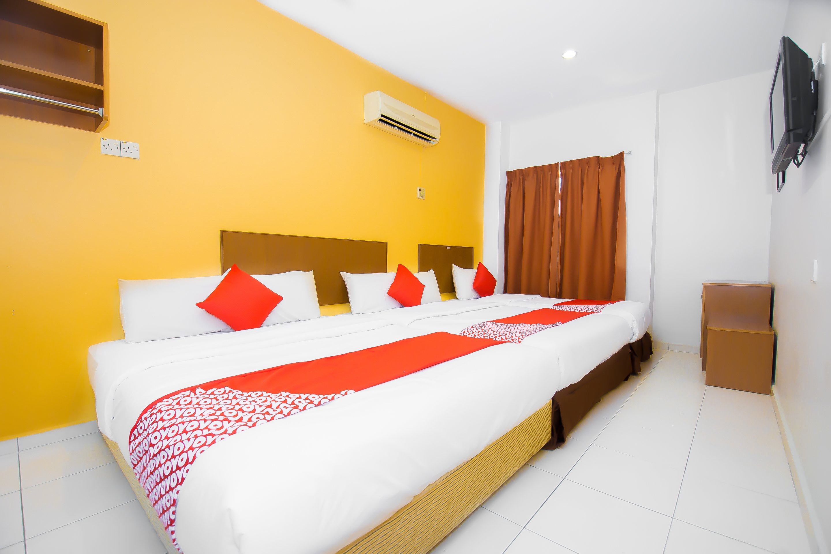 Oyo 582 Hotel Walk Inn 12/32
