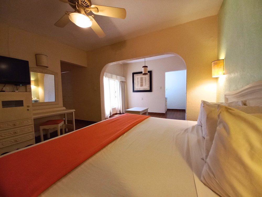 غرفة جونيور بفراش فوتون وسرير كينج بشرفة، Hotel Villa Del Conquistador 5/7