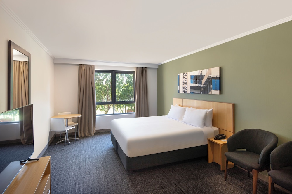 SUPERIOR, KING BED