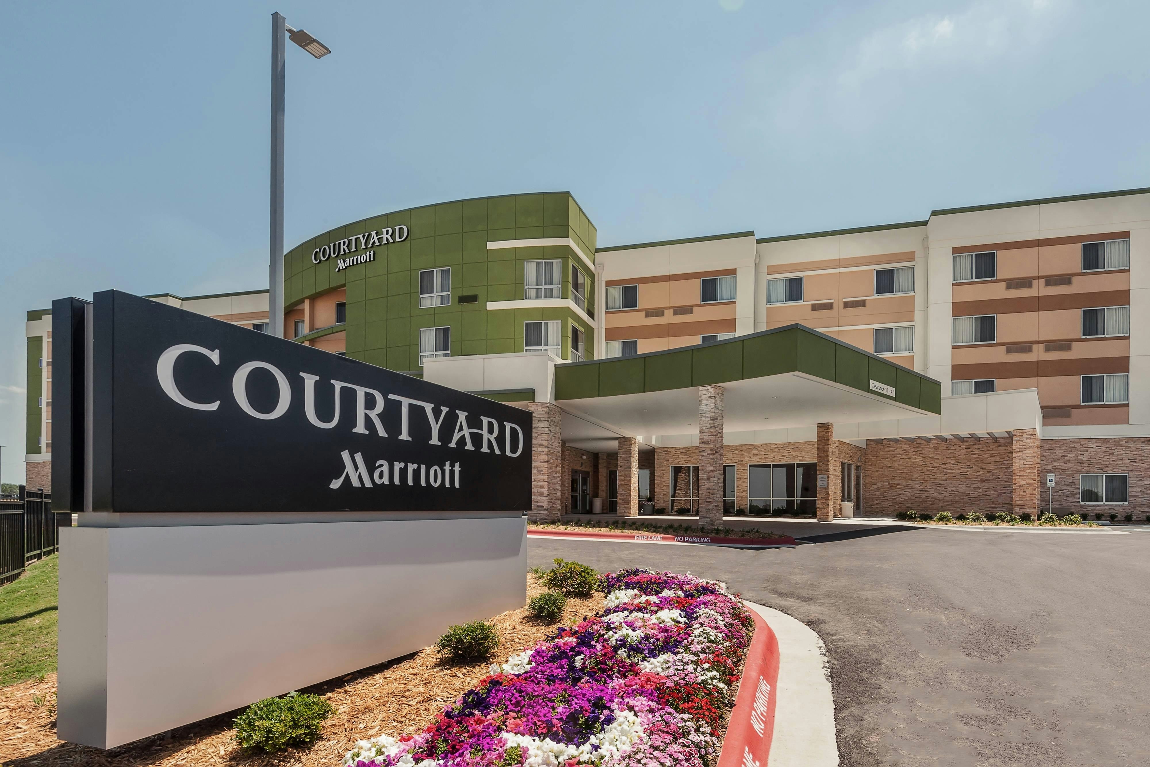 Courtyard Ardmore 4/45